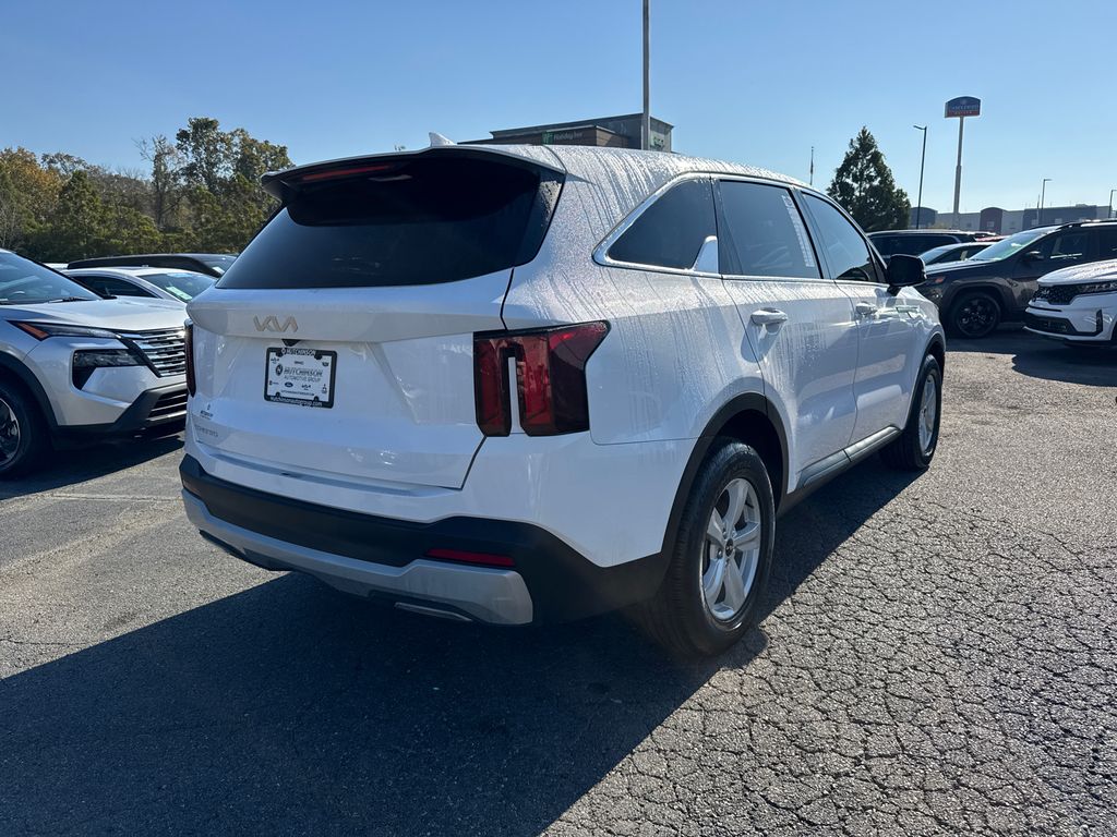 2024 Kia Sorento LX photo 3