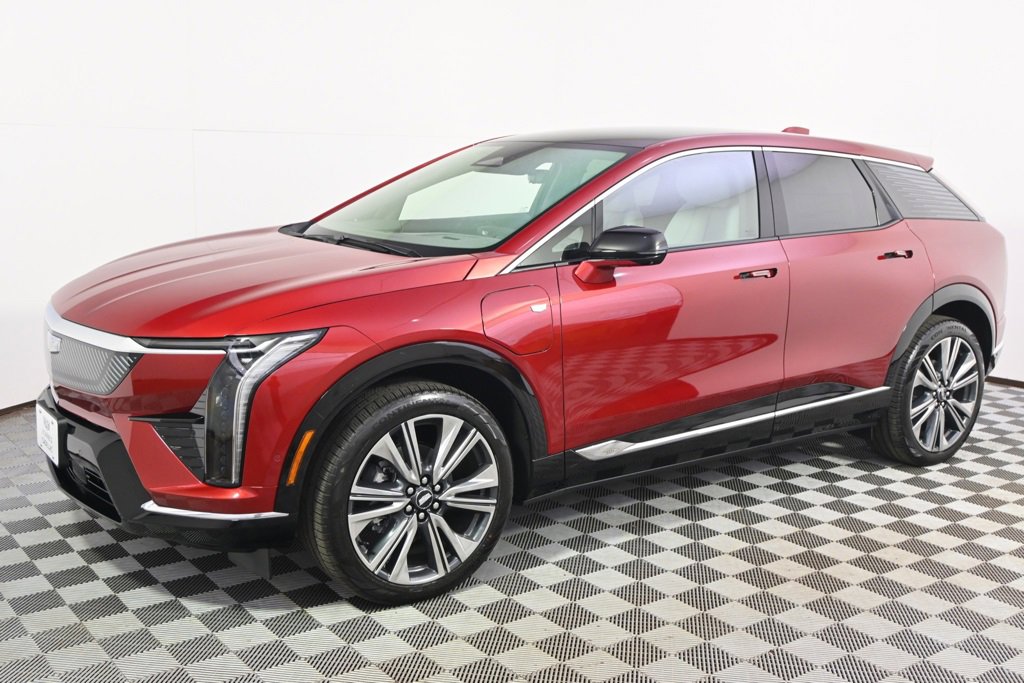 2025 Cadillac Optiq Luxury photo 2
