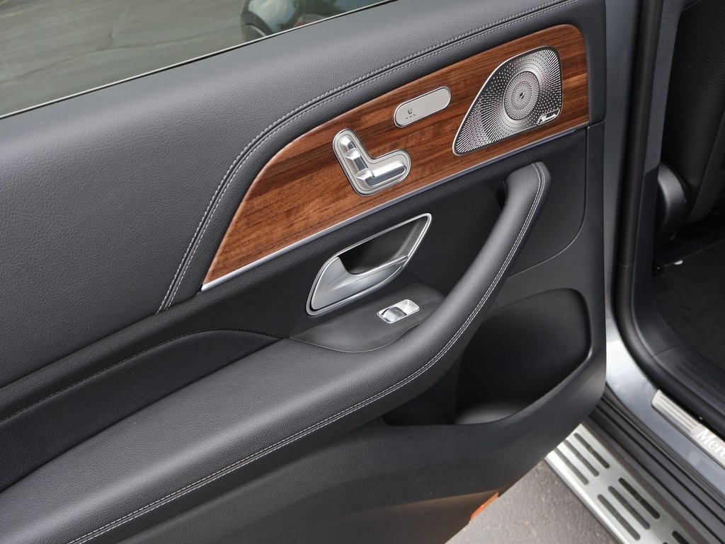 2025 Mercedes Benz GLS 580 4MATIC photo 21
