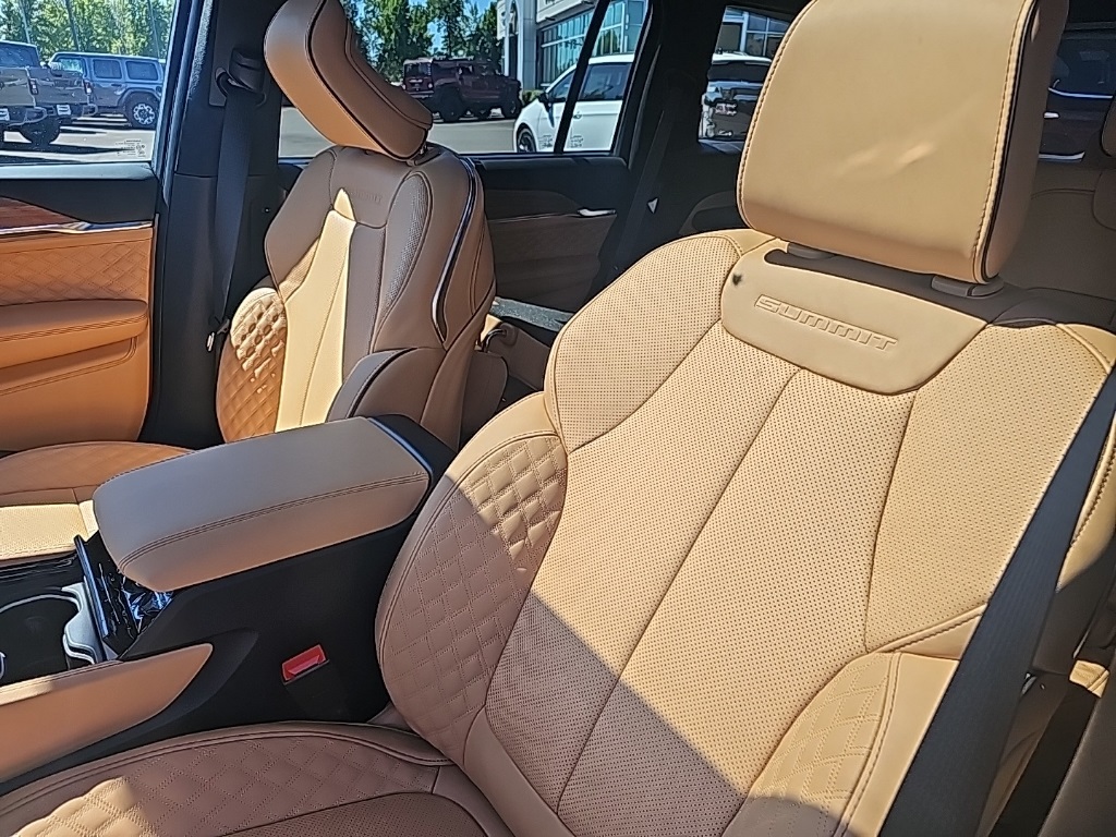 2025 Jeep Grand Cherokee L Summit Reserve photo 14