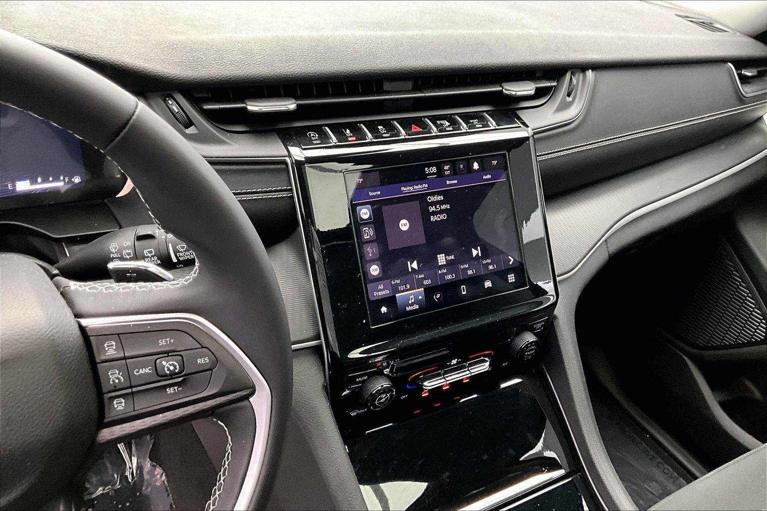 2023 Jeep Grand Cherokee Laredo X photo 4