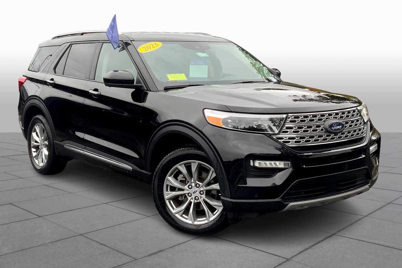 2023 Ford Explorer Limited photo 2