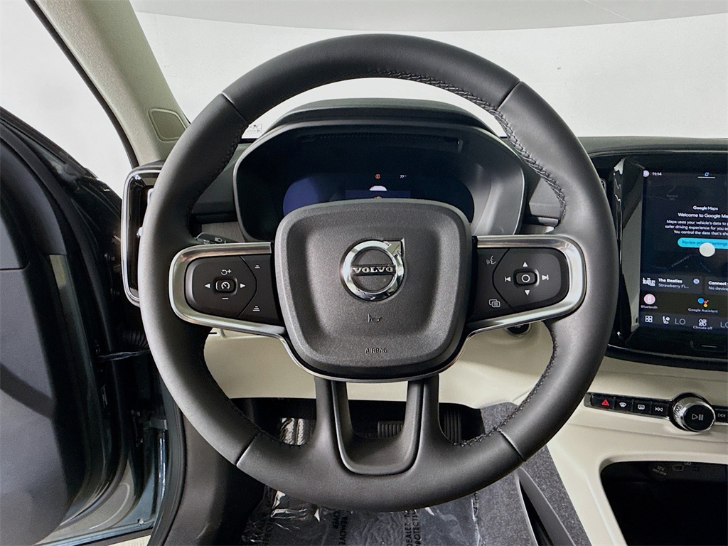 2026 Volvo XC40 Plus photo 11
