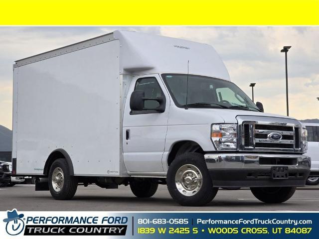 2025 Ford E-Series Cutaway Base's photo