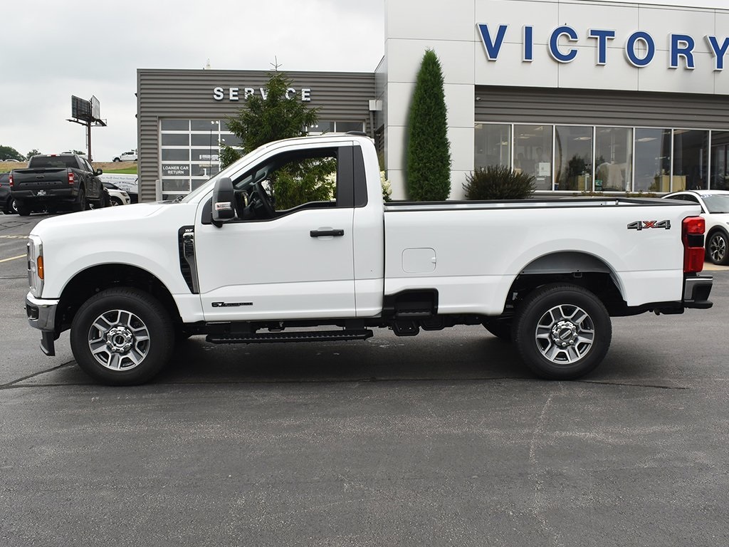 2025 Ford F-250 XLT photo 2