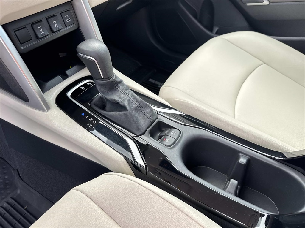 2024 Toyota Corolla Cross XLE photo 23