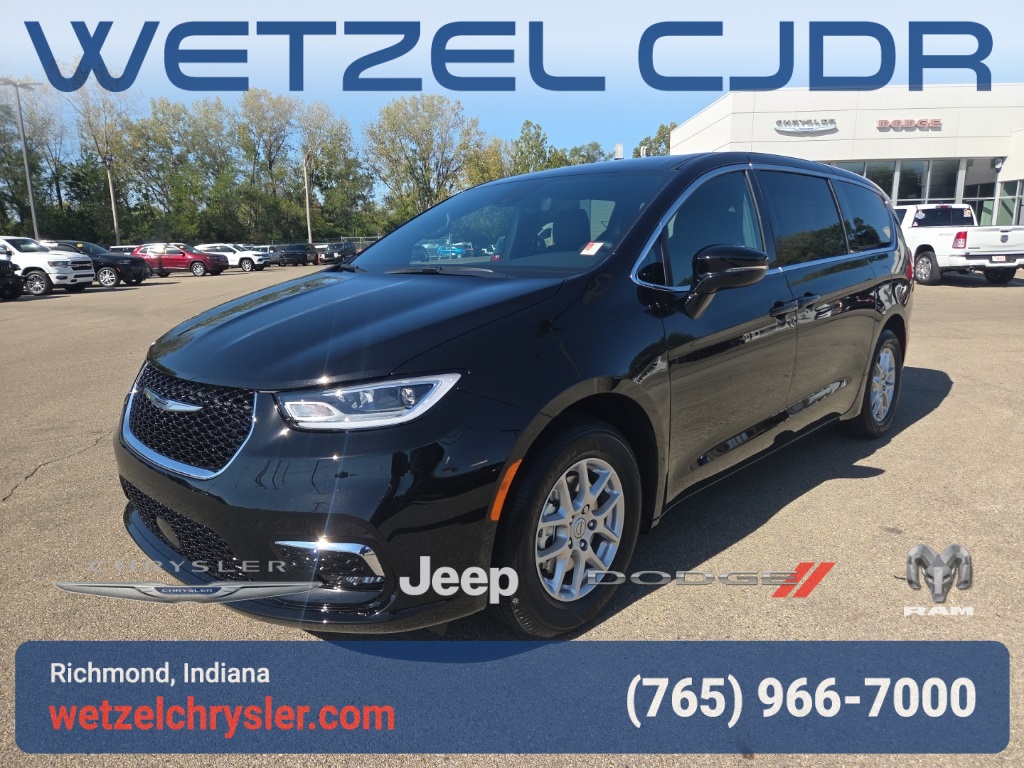 2026 Chrysler Pacifica photo 3
