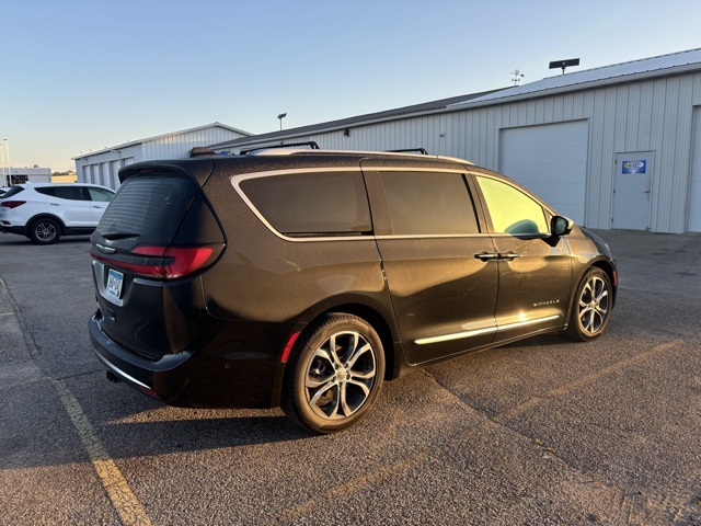 2022 Chrysler Pacifica Pinnacle photo 3