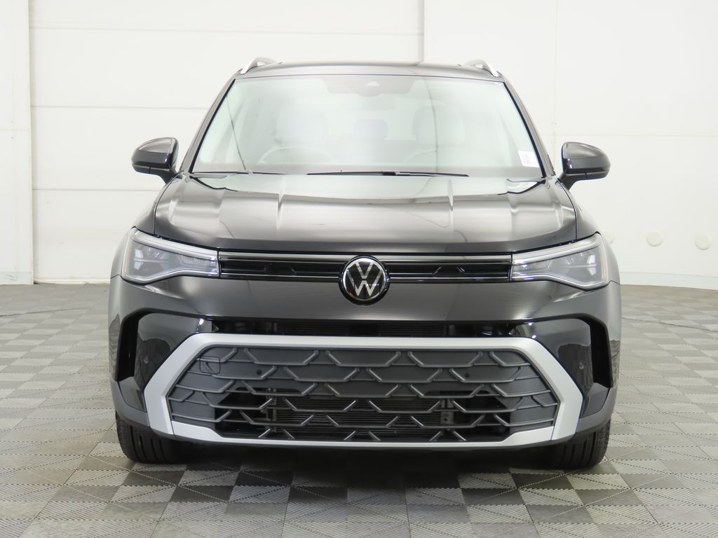 2025 Volkswagen Taos SE photo 2