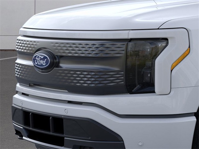 2025 Ford F-150 Lightning photo 17