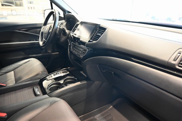 2023 Honda Ridgeline Black Edition photo 14