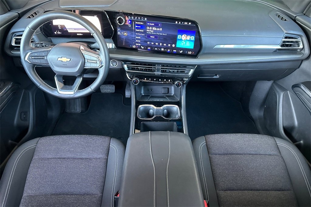 2025 Chevrolet Traverse photo 13