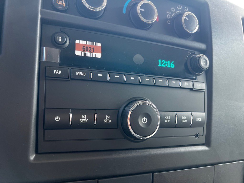 2025 Gmc Savana Cargo 2500 photo 3