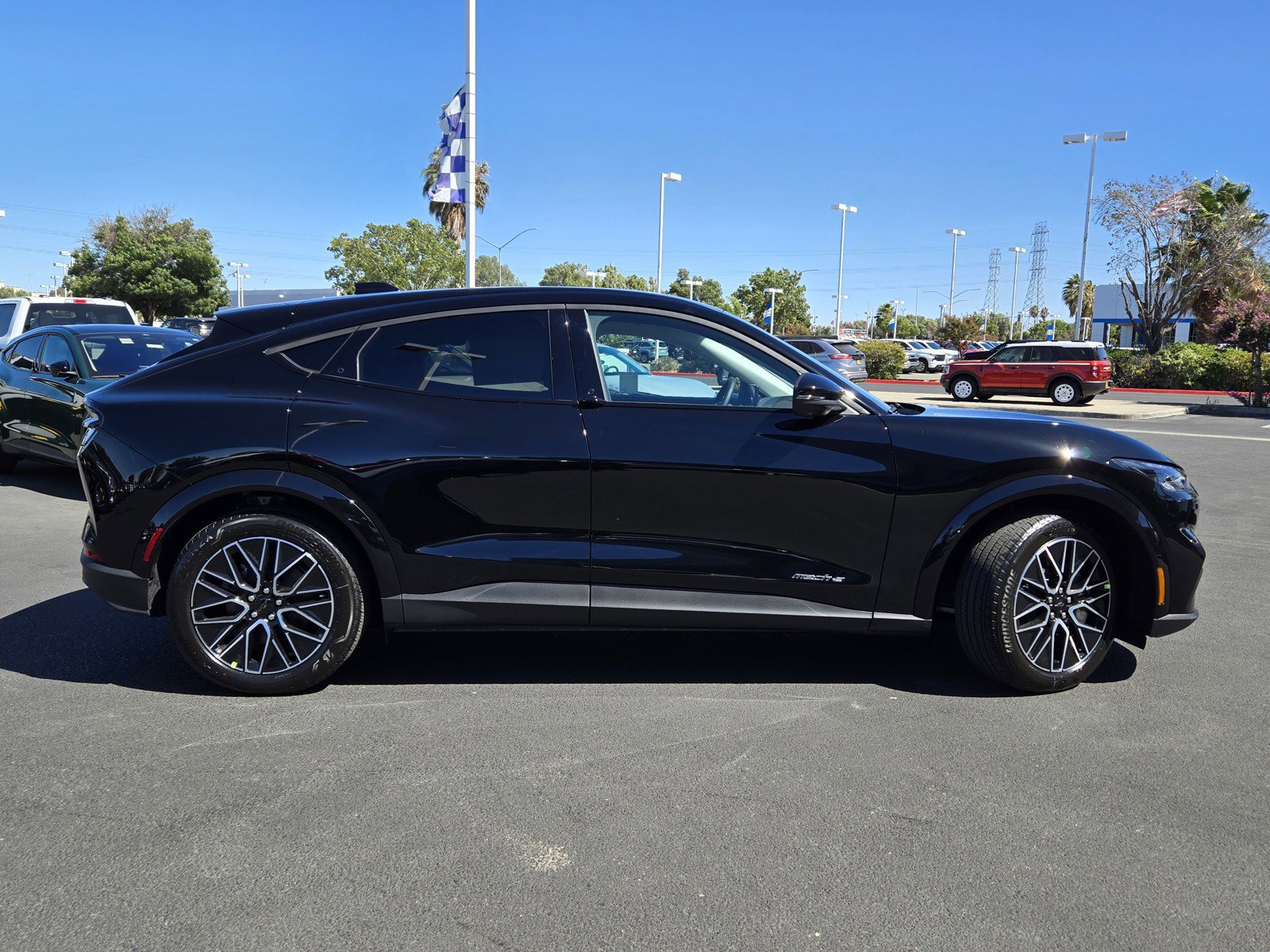 2025 Ford Mustang Mach-E Premium photo 3