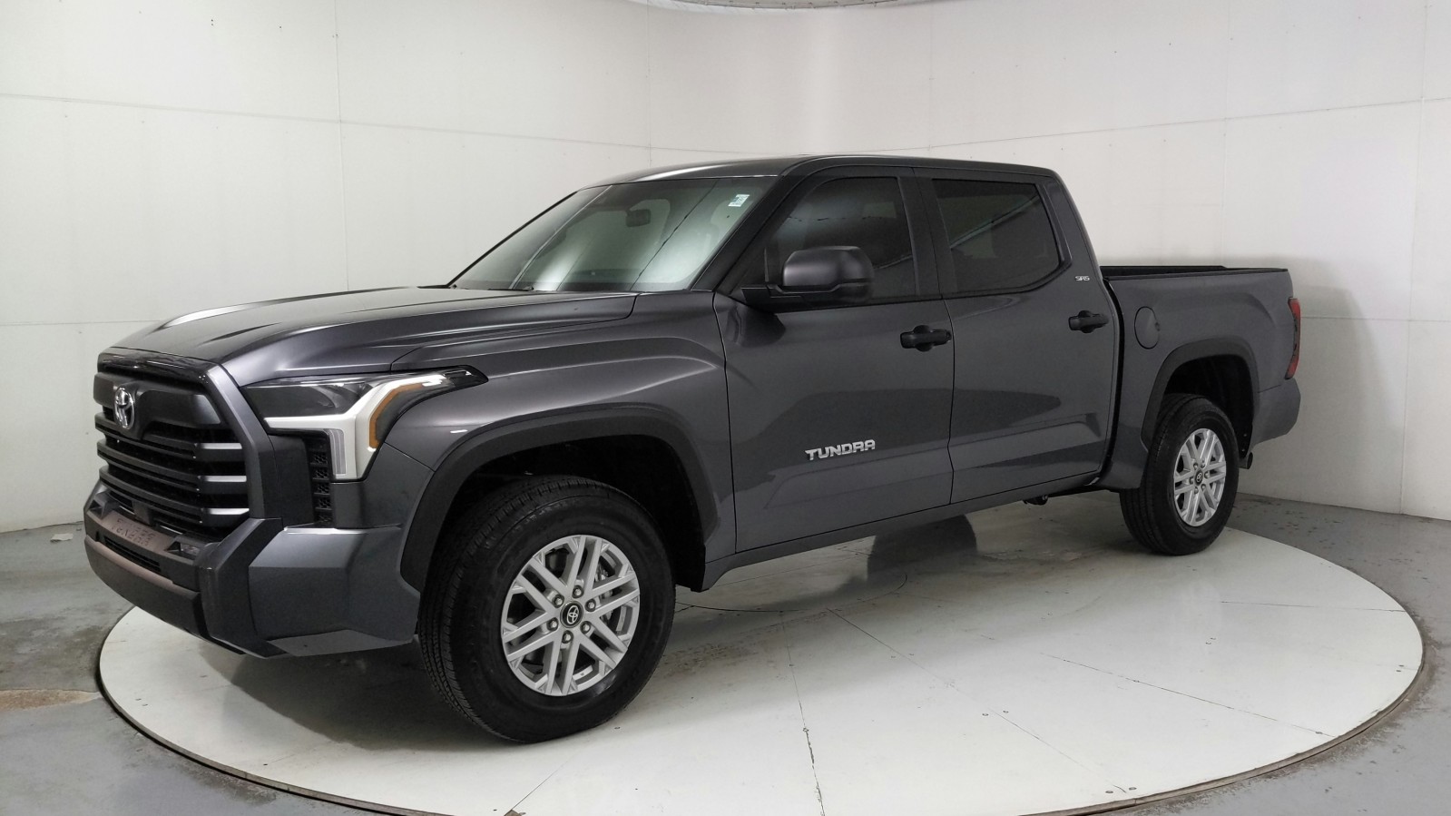Used 2025 GRAY Toyota SR5 image 1
