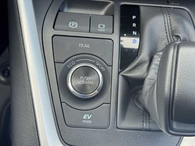 2025 Toyota RAV4 Hybrid XLE photo 23