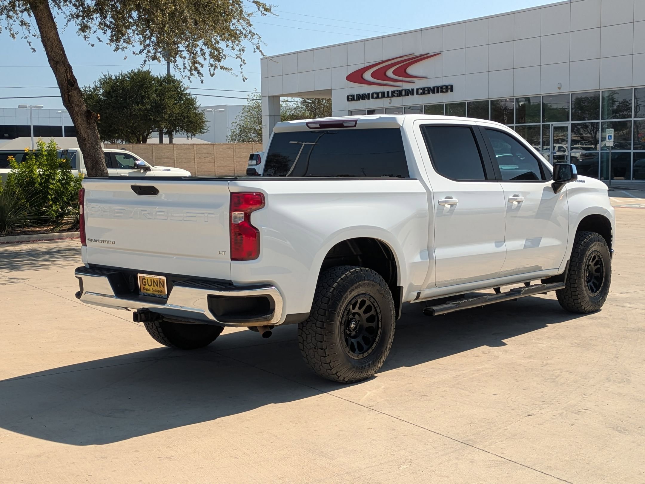 2021 Chevrolet Silverado 1500 LT photo 3