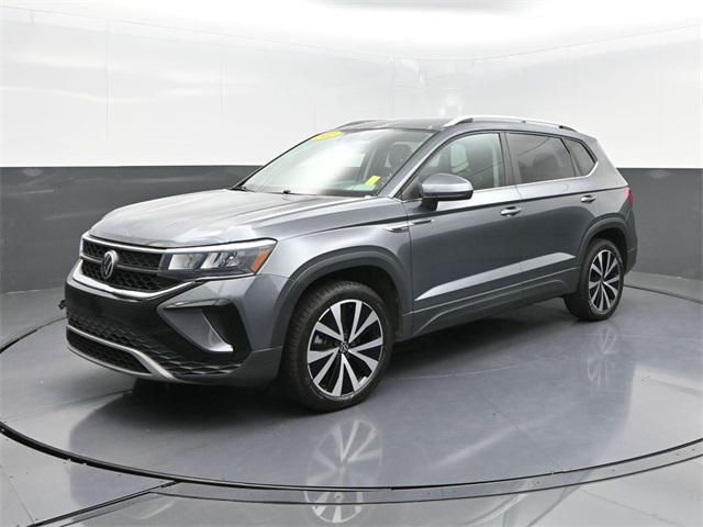 2022 Volkswagen Taos SE photo 3