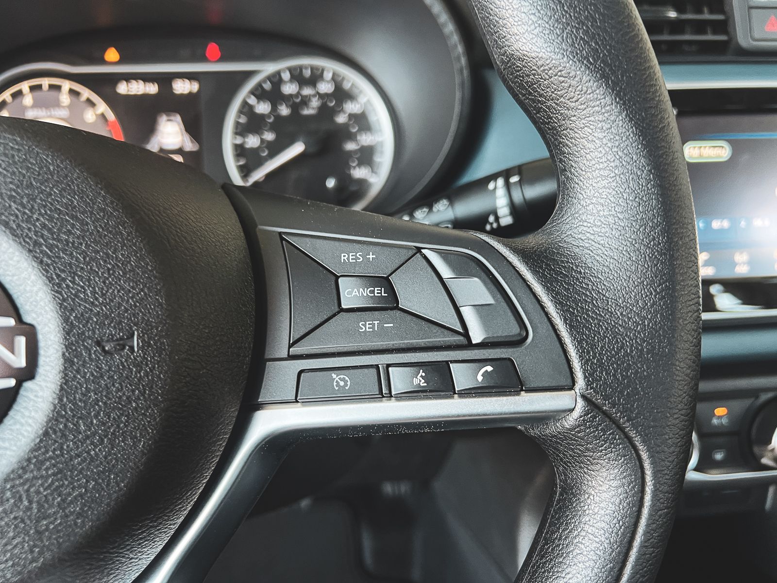 2025 Nissan Versa 1.6 SV photo 12