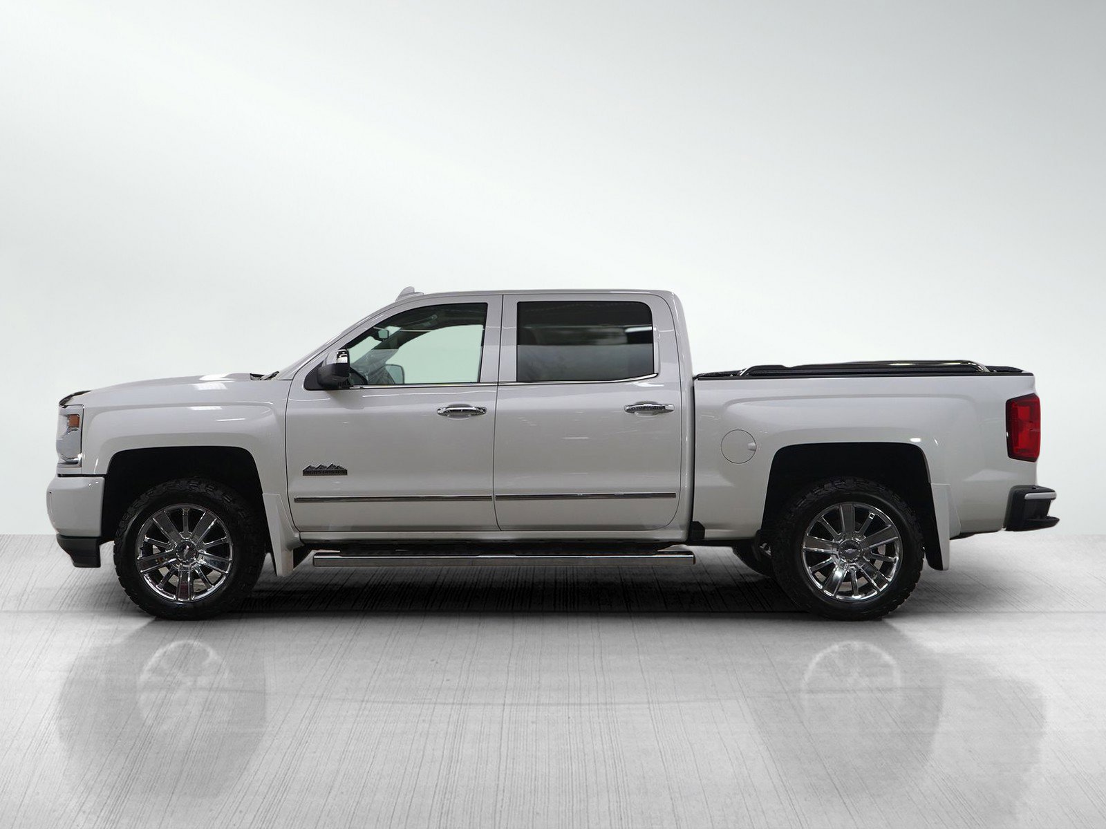 Used 2018 Chevrolet Silverado 1500 High Country with VIN 3GCUKTEC9JG368187 for sale in Bloomington, Minnesota