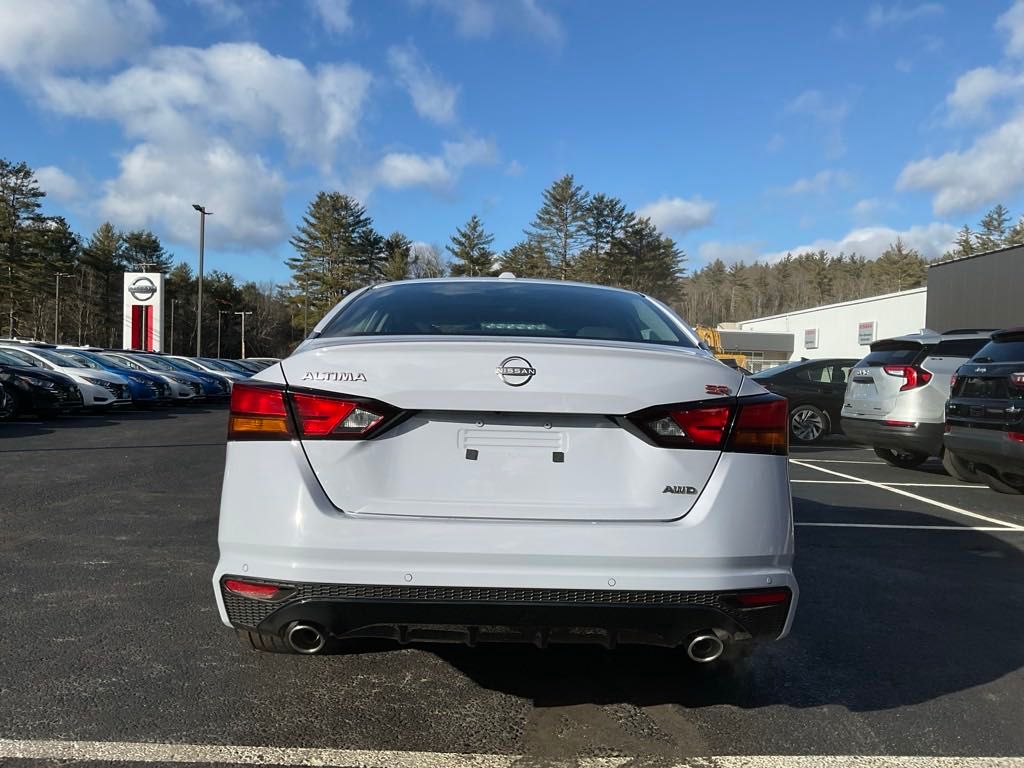 2025 Nissan Altima 2.5 SR photo 4