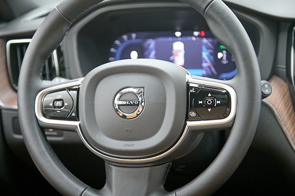 2025 VOLVO XC60 - Image 30