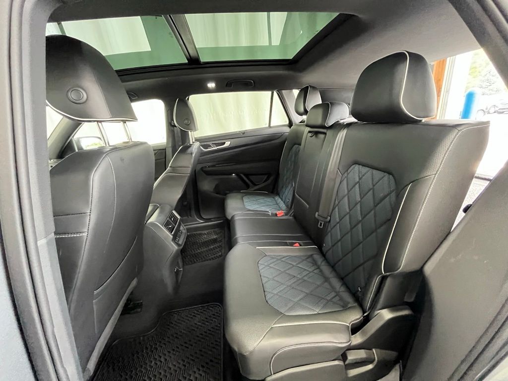 2024 Volkswagen Atlas Cross Sport SEL Premium R-Line photo 23
