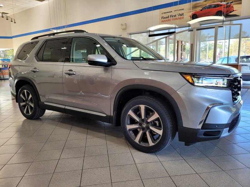 2025 Honda Pilot Touring photo 3