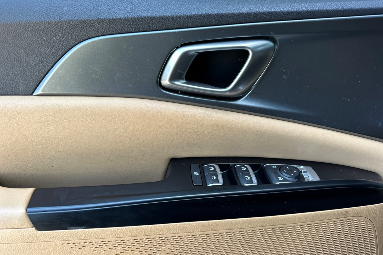 2024 Kia Carnival LX photo 11
