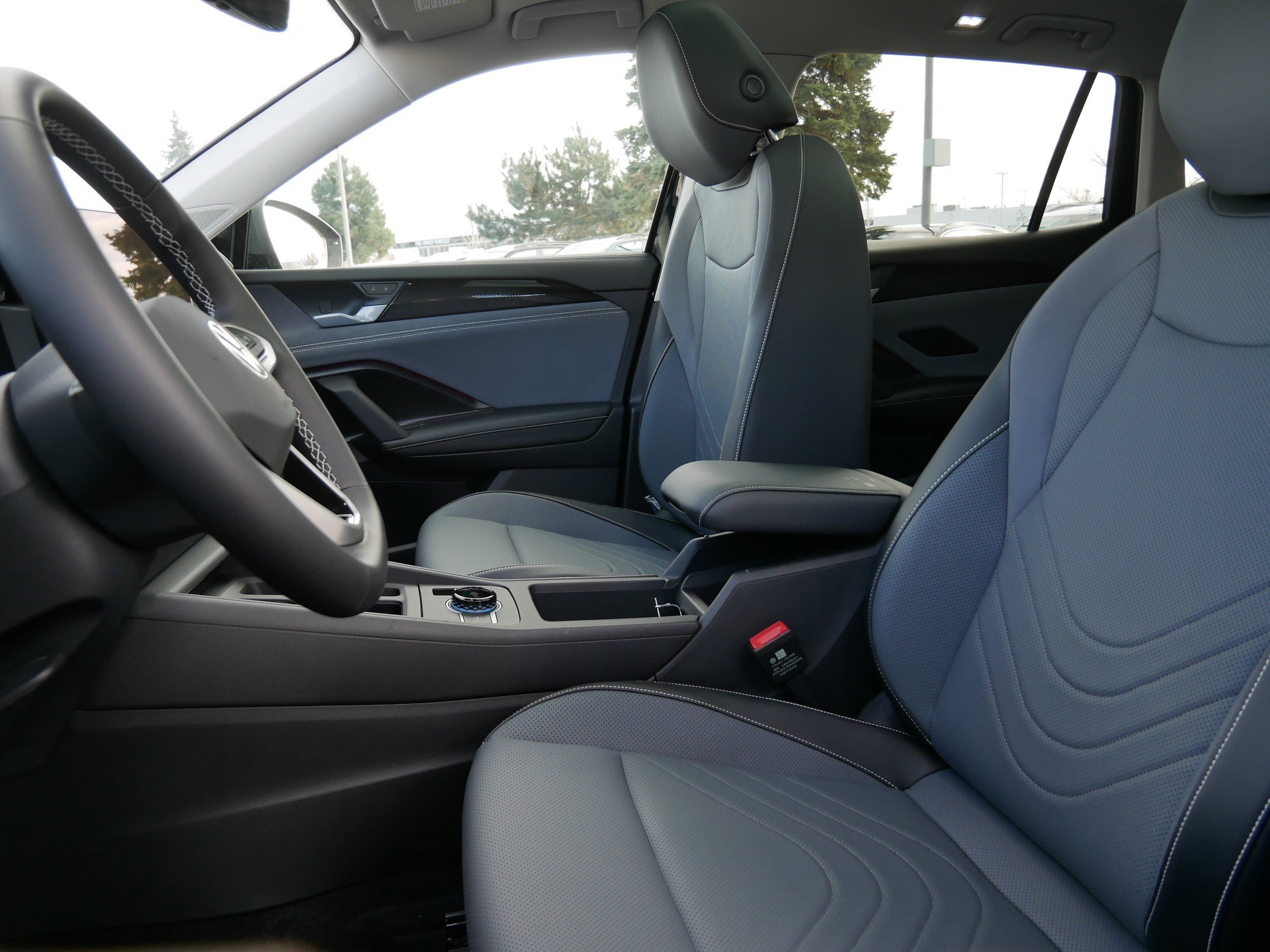 2026 Volkswagen Tiguan SE photo 4