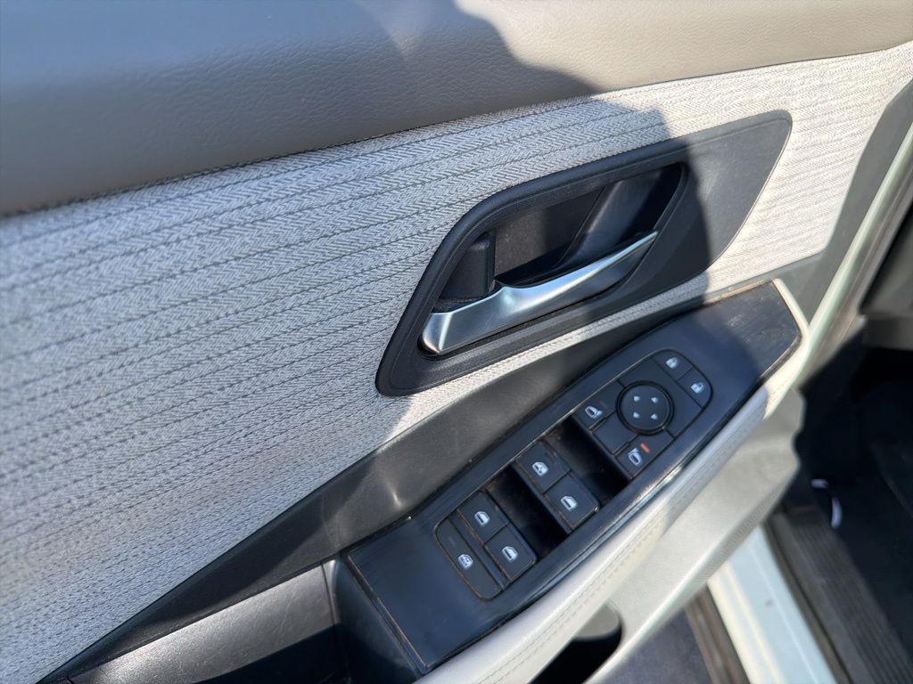 2022 Nissan Rogue SV photo 24