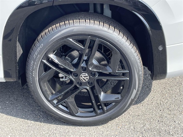 2025 Volkswagen Tiguan SE R-Line Black photo 10
