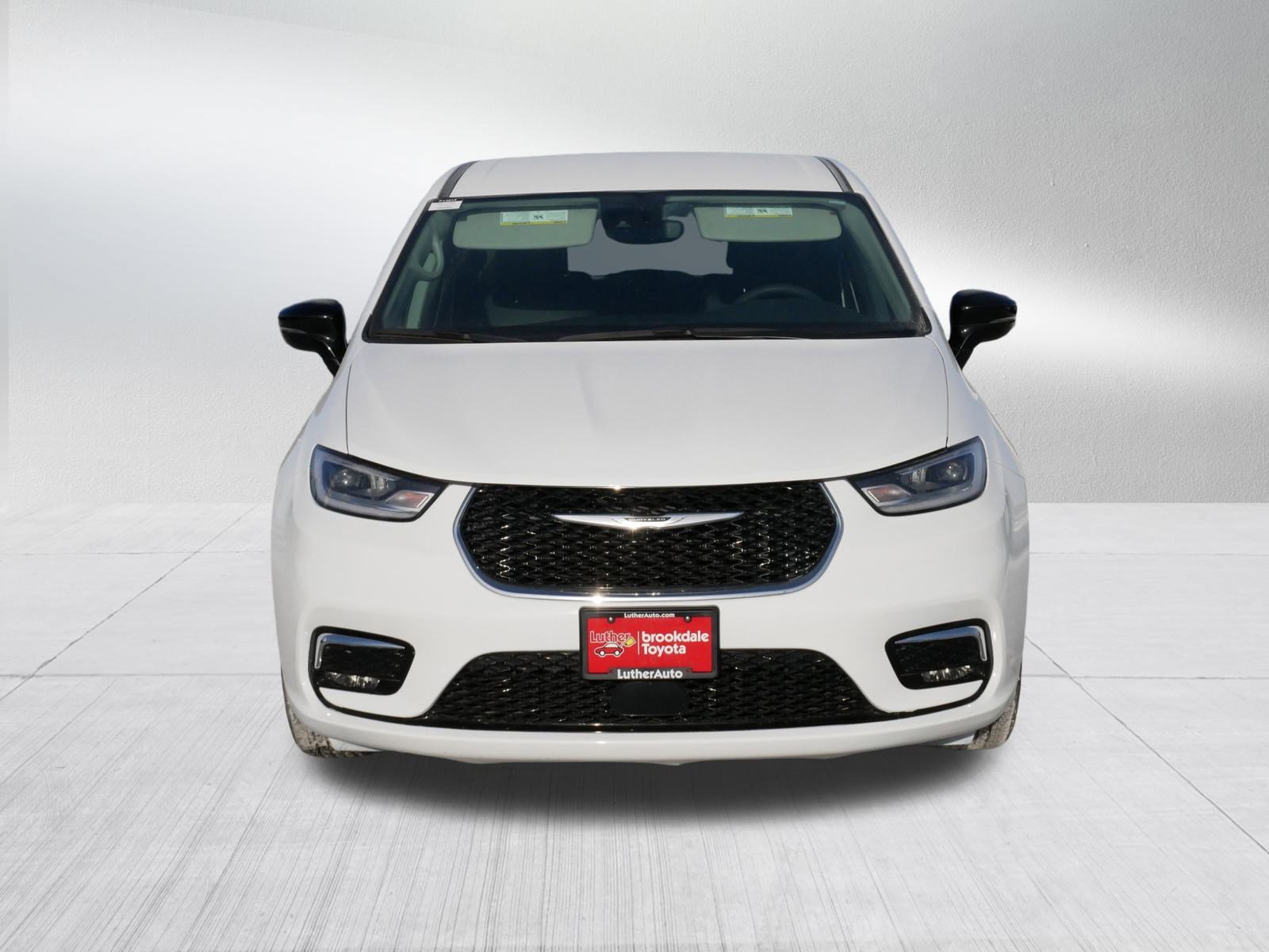 Used 2024 Chrysler Pacifica Touring L with VIN 2C4RC1BG0RR156069 for sale in Brooklyn Center, Minnesota