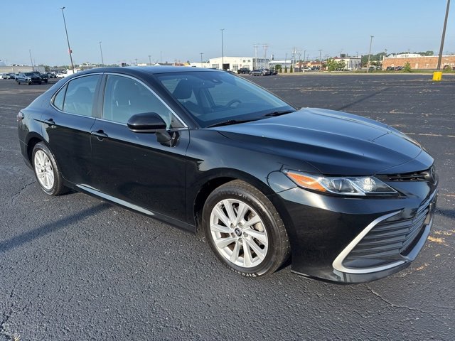 2022 Toyota Camry LE photo 2