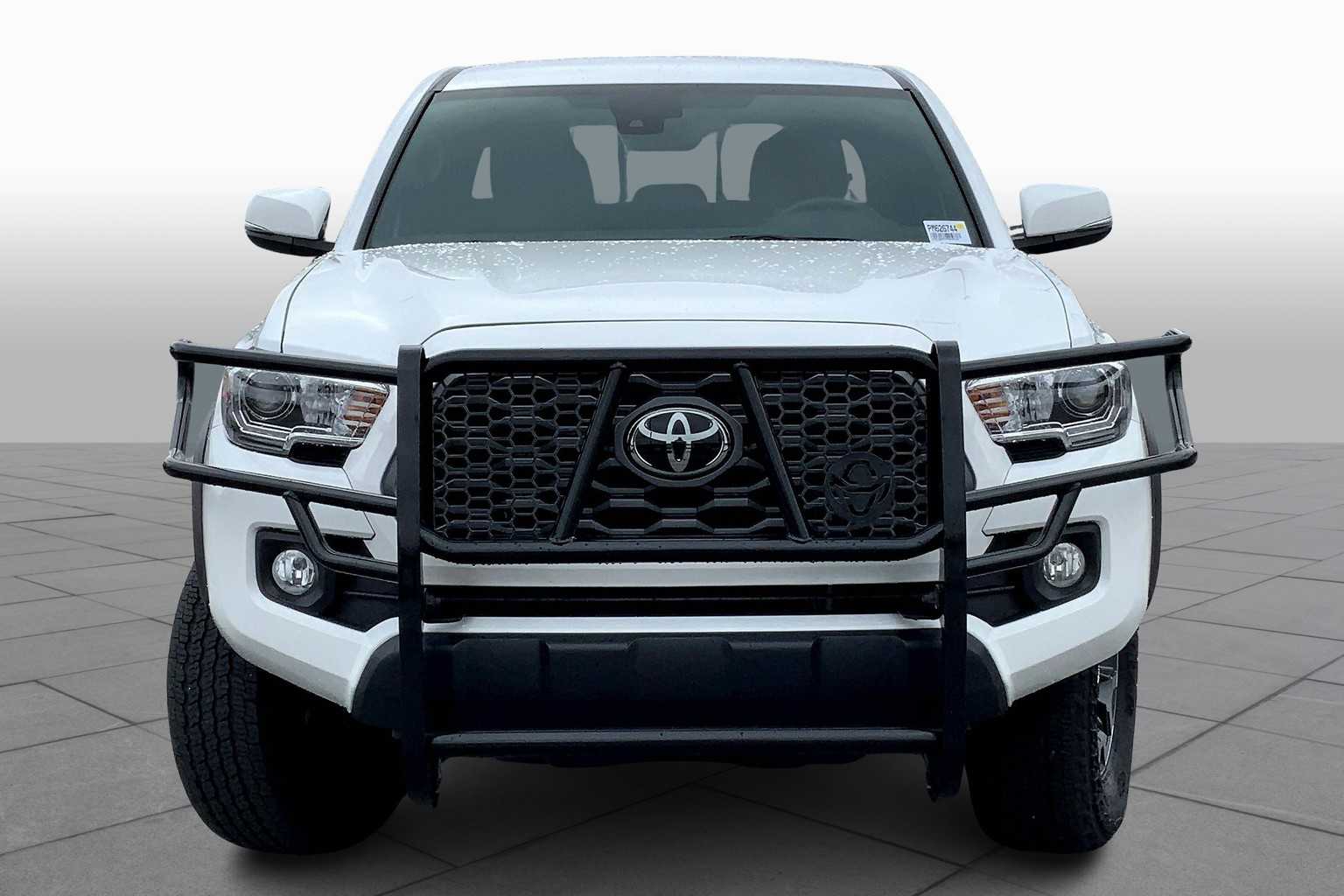 2023 Toyota Tacoma TRD photo 3