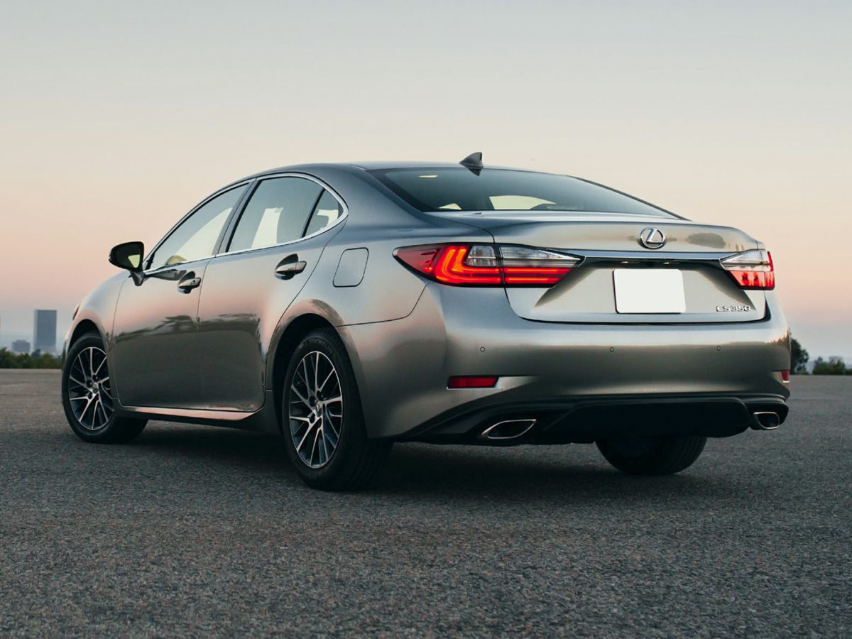 2016 Lexus ES 350's photo