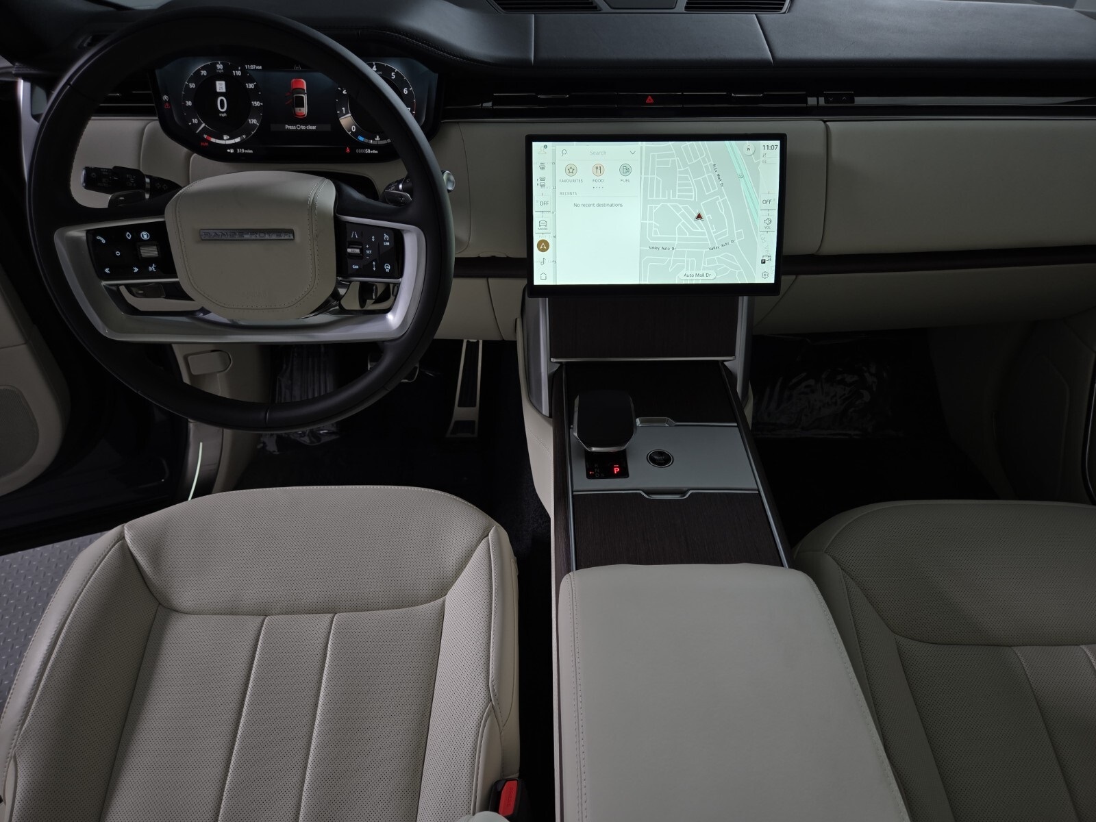 2025 Land Rover Range Rover SE photo 3