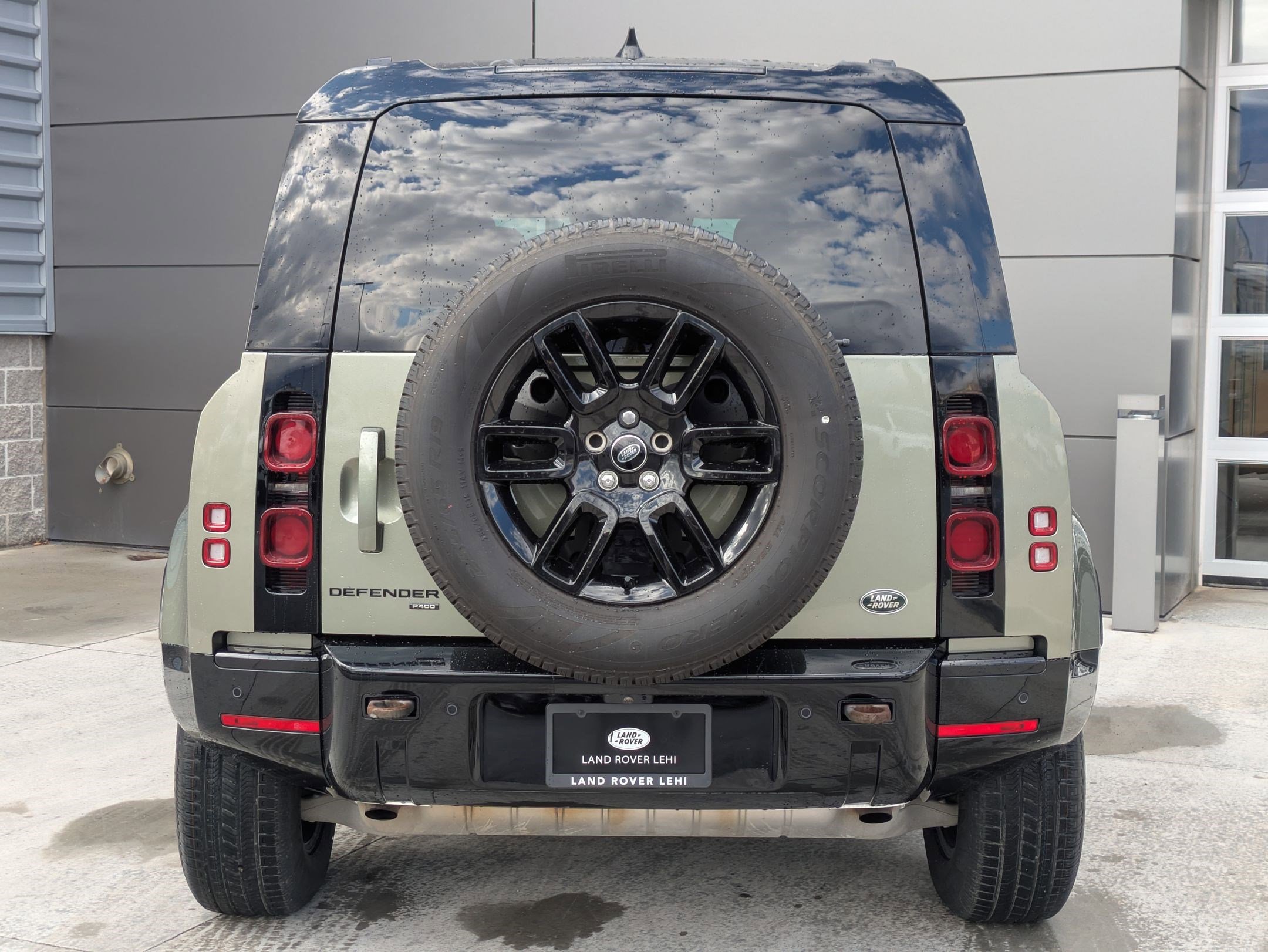 2023 Land Rover Defender 110 X-Dynamic SE photo 3