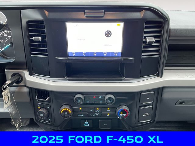 2025 Ford F-450 photo 9