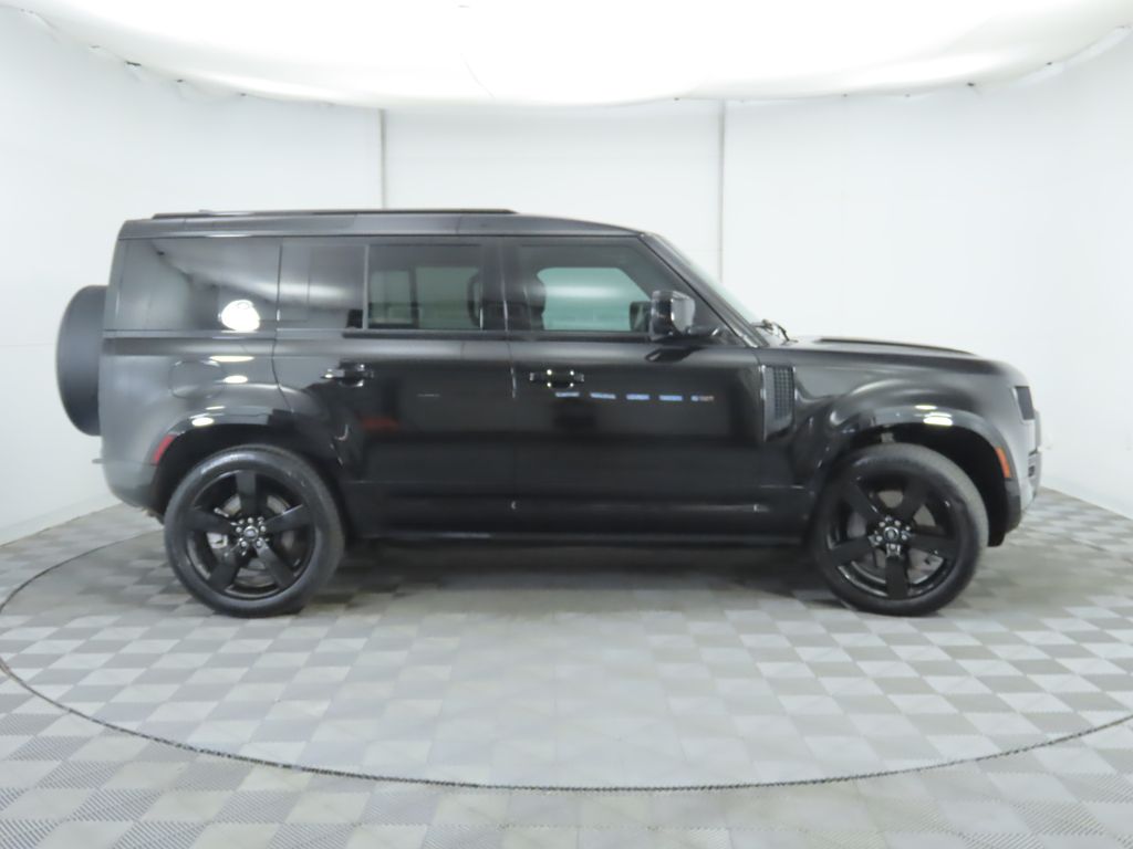 2022 Land Rover Defender 110 X-Dynamic HSE photo 4