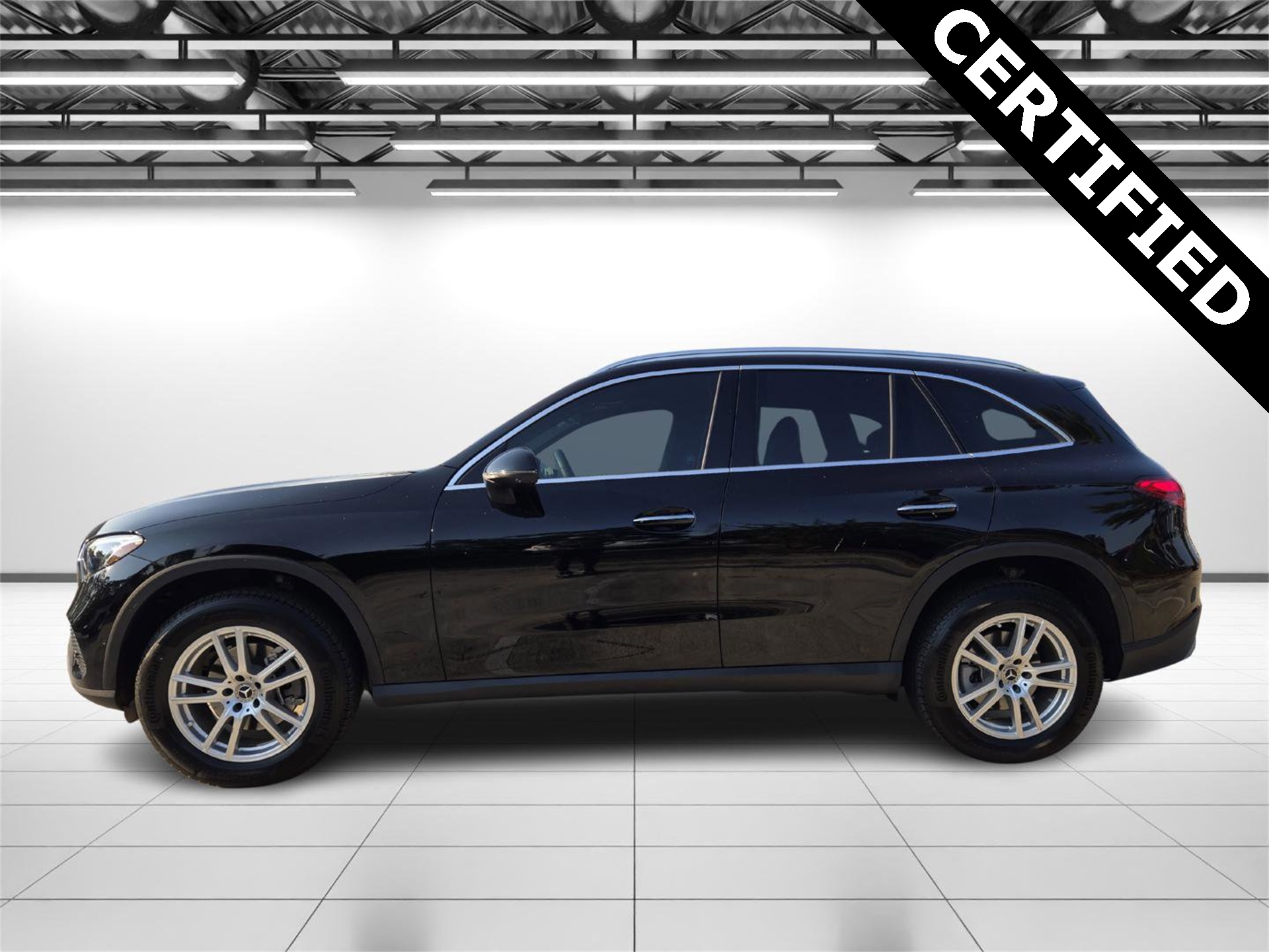 2025 Mercedes Benz GLC 300 photo 2