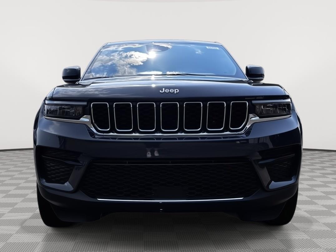 2025 Jeep Grand Cherokee Laredo photo 8