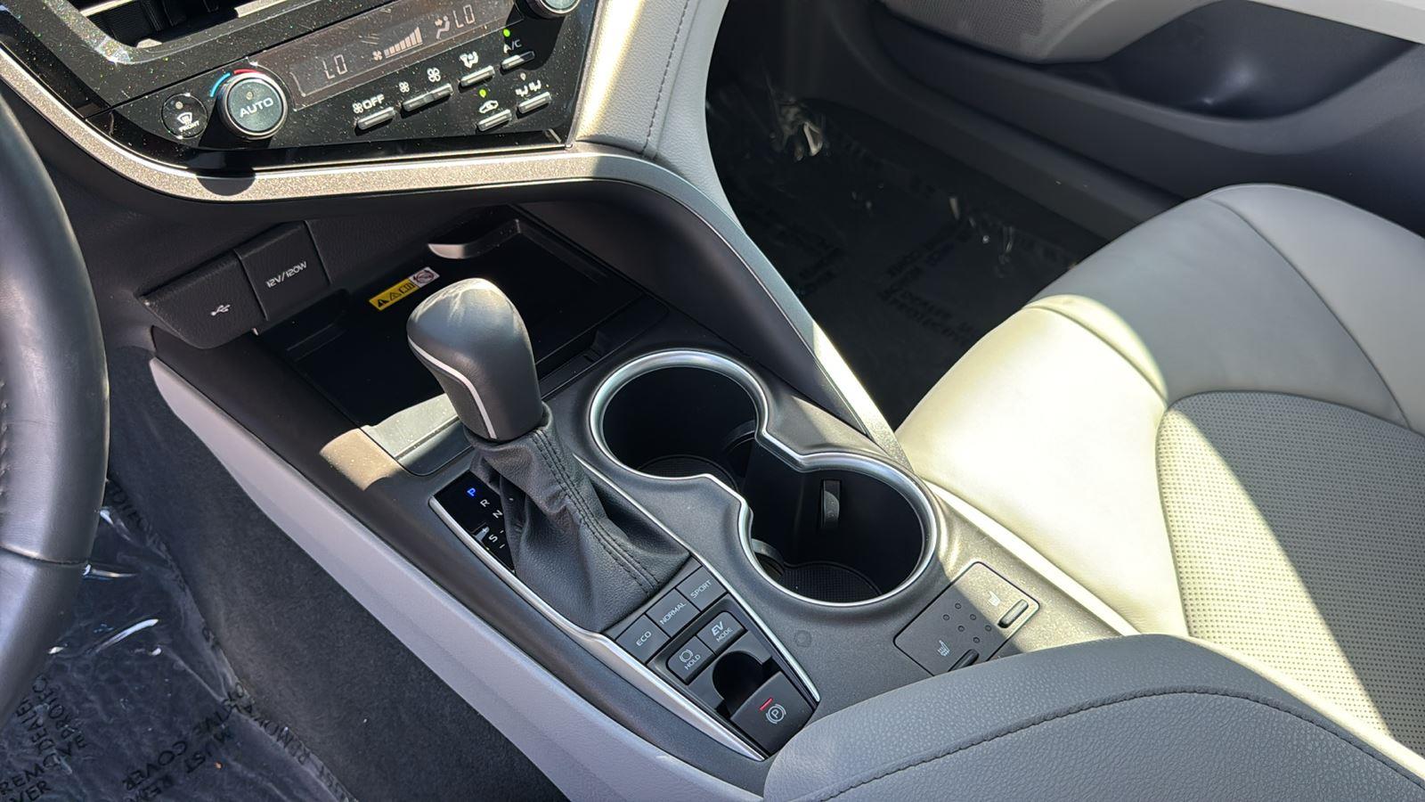 2023 Toyota Camry Hybrid XLE photo 21