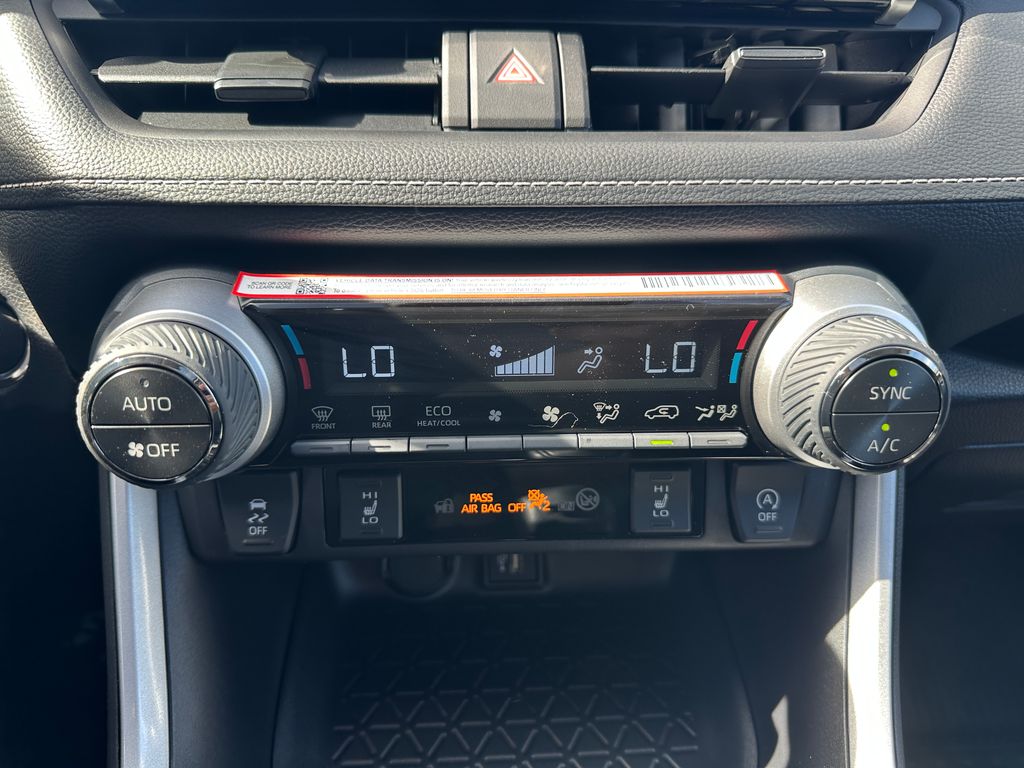 2025 Toyota RAV4 XLE photo 17