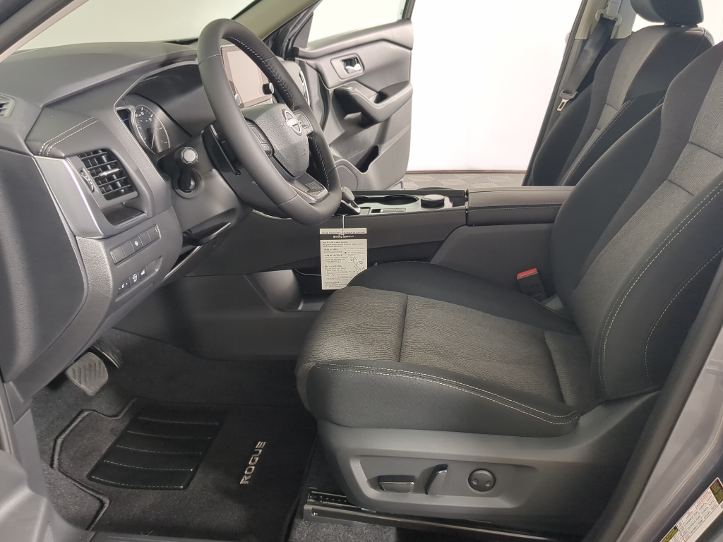 2026 Nissan Rogue SV photo 5