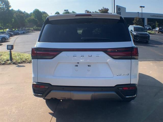 2022 Lexus LX 600 Luxury photo 7