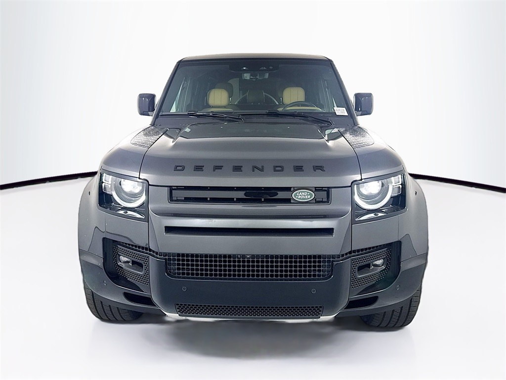 2025 Land Rover Defender 110 V8 photo 2