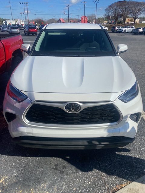 2022 Toyota Highlander L photo 2