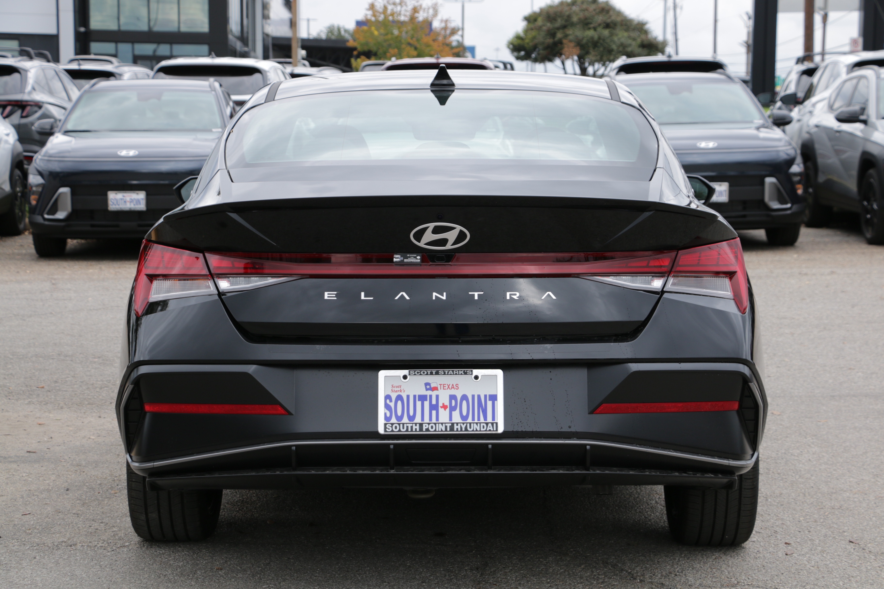 2026 Hyundai Elantra SEL Sport photo 3