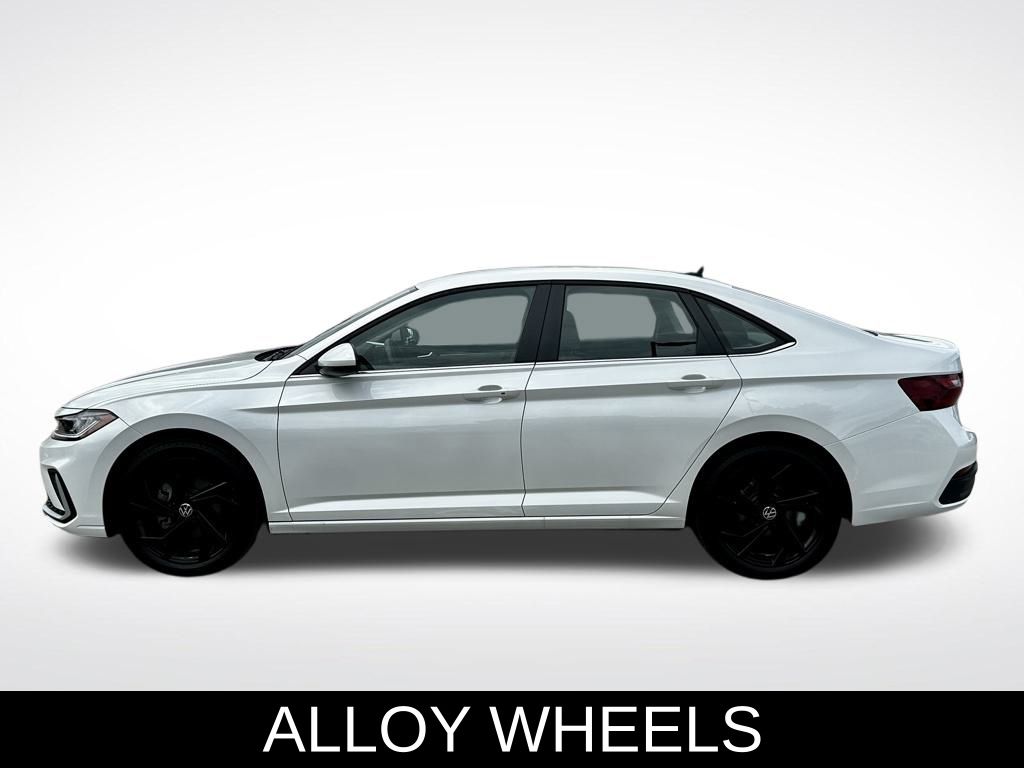 2025 Volkswagen Jetta 1.5T SE photo 2